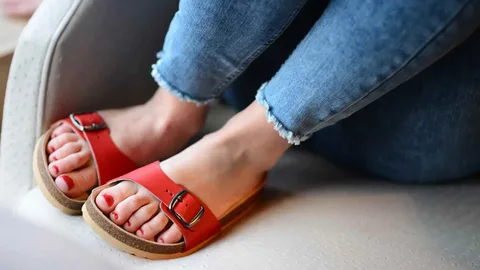Orthopaedic sandals for bunions